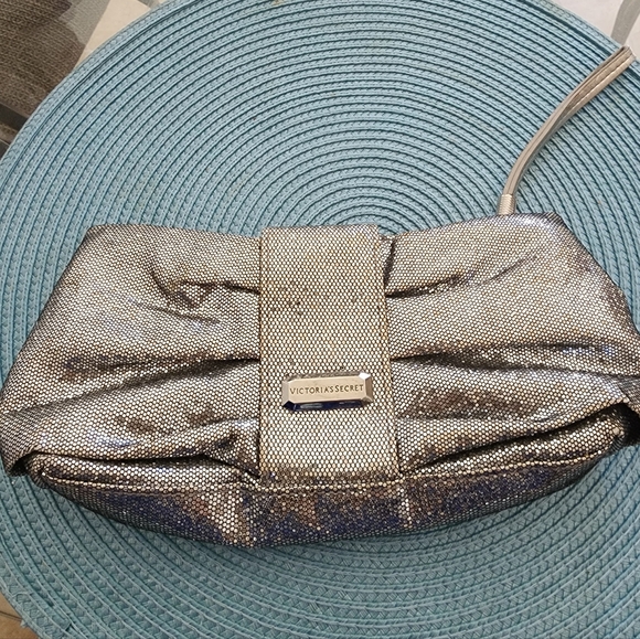 Victoria's Secret Silver Glitter Wristlet Make Up Bag good condition - Picture 3 of 8